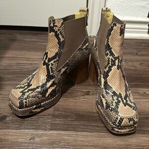 LABUCQ PYTHON PRINTED BOOT